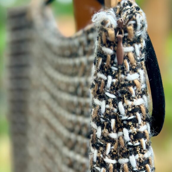 Elegant Black and White Tweed Pencil Skirt - Picture 2 of 7